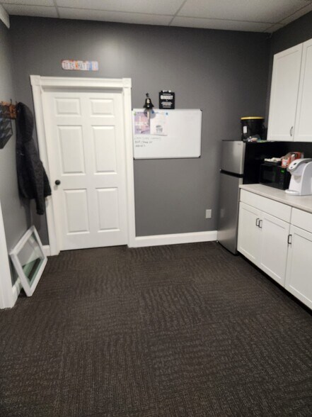 More Photos Of 743 Columbia Tpke, East Greenbush Medical For Lease