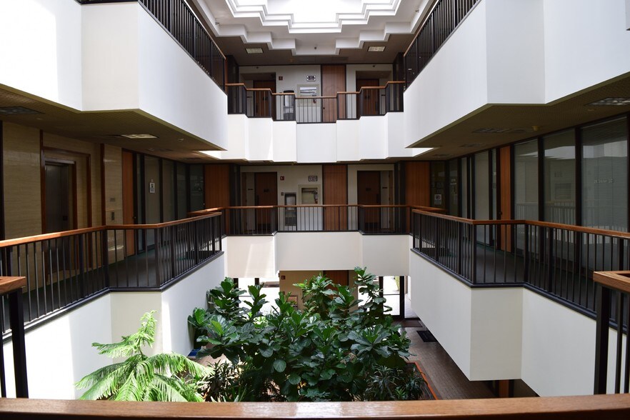 More Photos Of 6262 Weber Rd, Corpus Christi Office For Lease