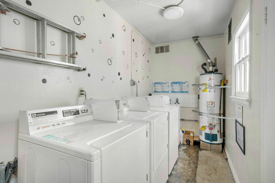 More Photos Of 10370 Ashton Ave, Los Angeles Apartments For Sale