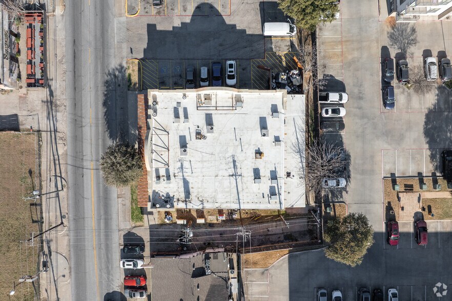 More Photos Of 2420 N Fitzhugh Ave, Dallas Supermarket For Lease