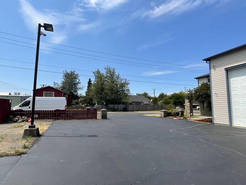 More Photos Of 152 Stage St N, Tenino Warehouse For Lease