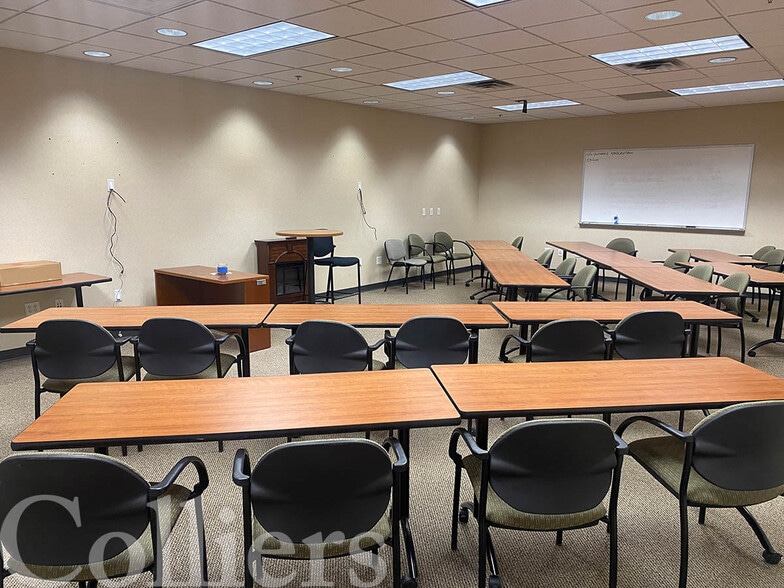 More Photos Of 408 S Eagle Rd, Eagle Coworking Space