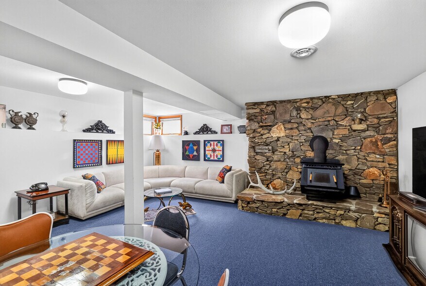 More Photos Of 420-422 Main Street St, Riggins Specialty For Sale