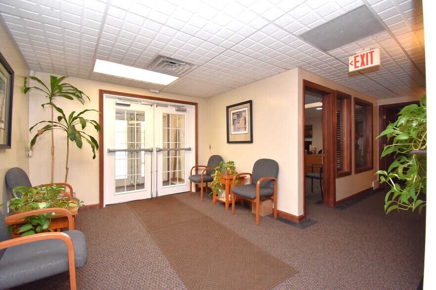 More Photos Of 972 Youngstown Kingsville Rd, Vienna Office For Sale