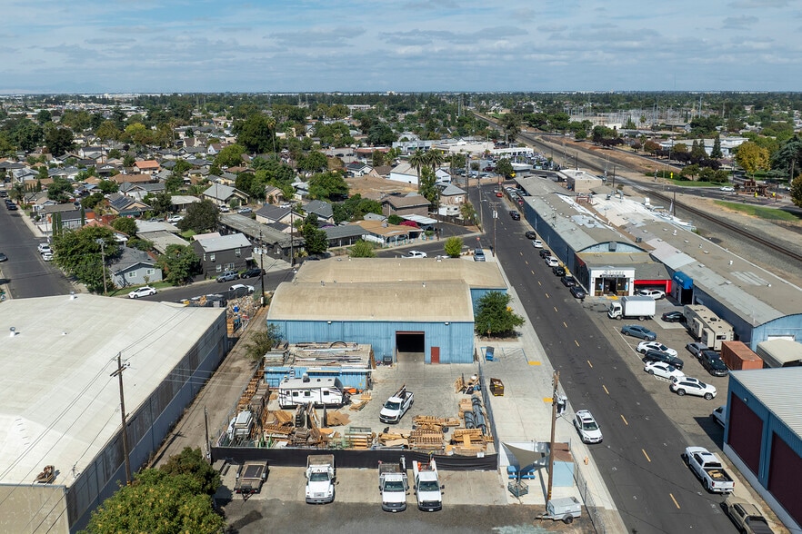 More Photos Of 270 Oak St, Manteca Warehouse For Lease