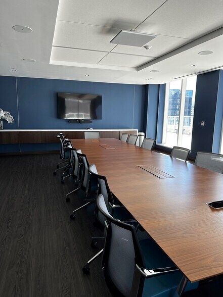 More Photos Of 600 Brickell Ave, Miami Office For Sale