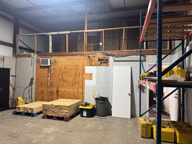 More Photos Of 205 Edgar St, Atlantic Beach Warehouse For Lease