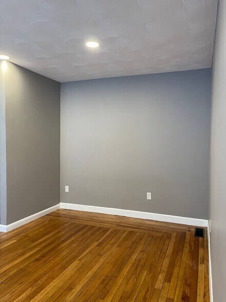 More Photos Of 196 Cottage St, Pawtucket Office For Lease