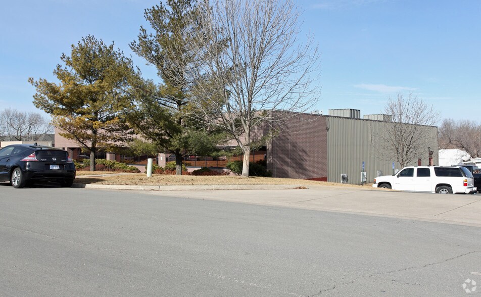 More Photos Of 6970 W 152nd Ter, Overland Park Warehouse For Sale