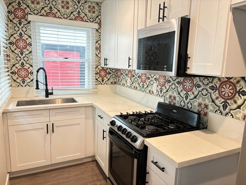 More Photos Of 183 N Waverly St, Orange Apartments For Sale