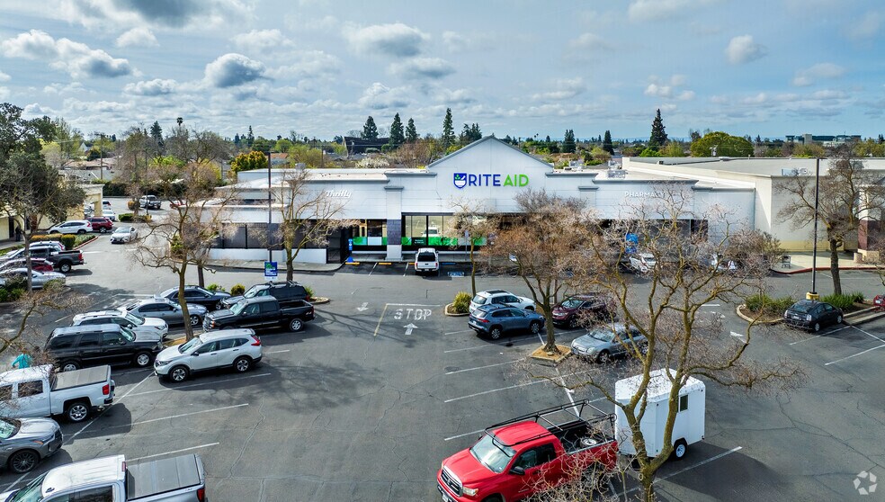 More Photos Of 520 W Lodi Ave, Lodi Drugstore For Lease