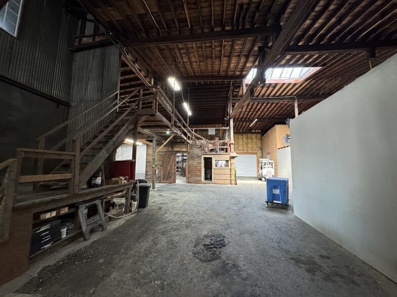 More Photos Of 1625 Washington St, Oregon City Flex For Sale