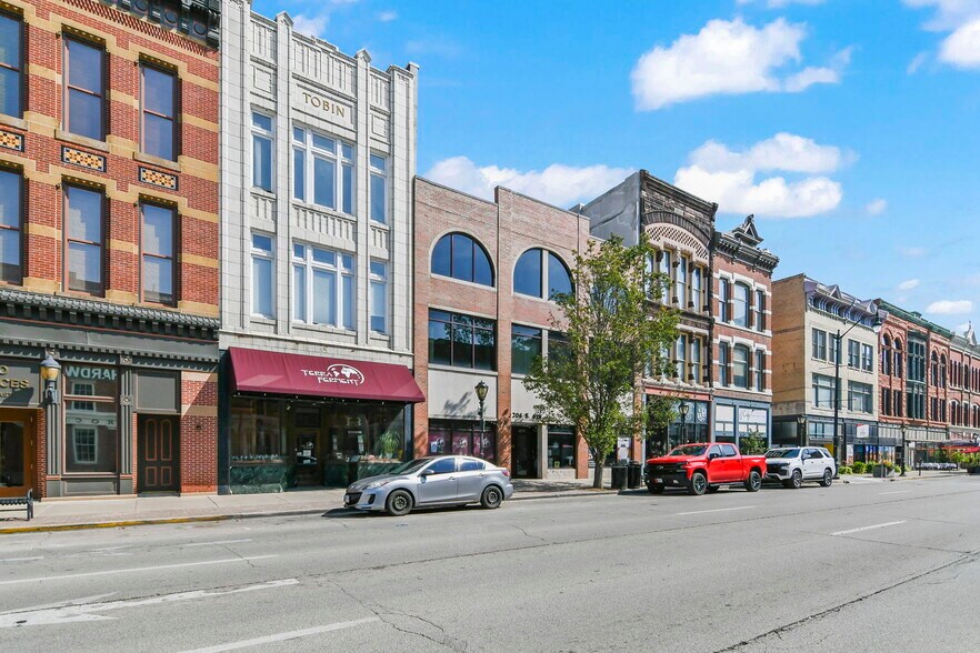 More Photos Of 206 S 6th St, Springfield Office For Sale