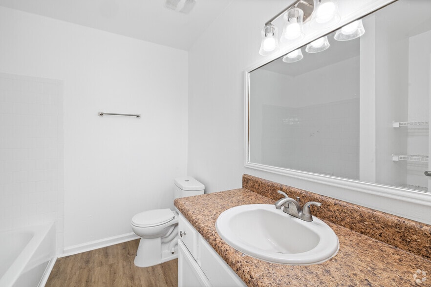 More Photos Of 4600 Twin Oaks Dr, Pensacola Apartments For Sale