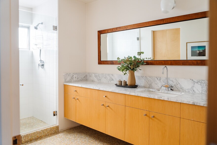 More Photos Of 1320 Abbot Kinney Blvd, Venice Loft Creative Space For Sale