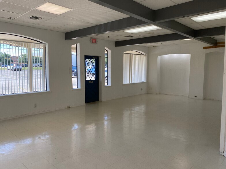 More Photos Of 2301 Midwestern Pky, Wichita Falls Unknown For Lease