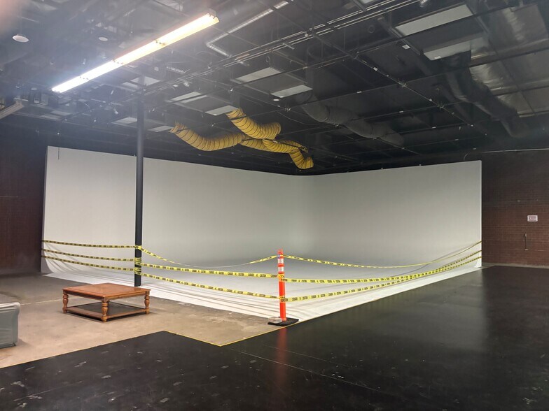 More Photos Of 157-159 W Providencia Ave, Burbank Warehouse For Lease