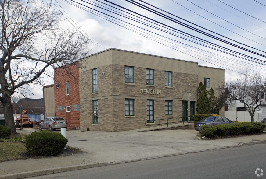 More Photos Of 48 Nancy St, West Babylon Flex For Sale