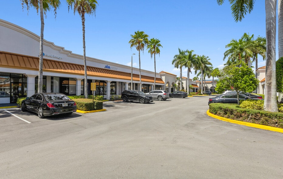 More Photos Of 2200-2222 Glades Rd, Boca Raton Unknown For Lease