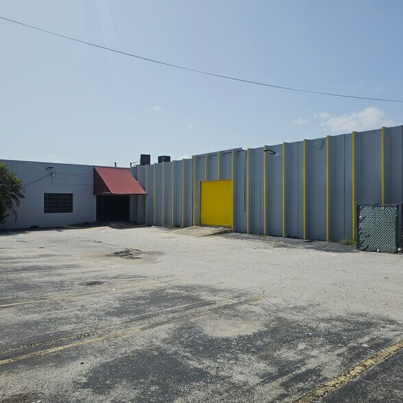 More Photos Of 3420 NW 7th St, Miami Light Distribution For Lease