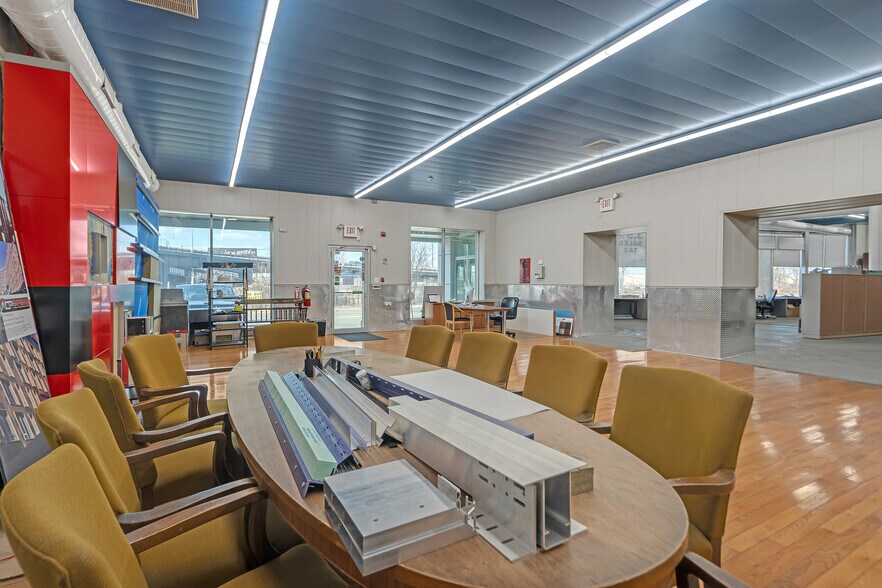 More Photos Of 3114 Tonnelle Ave, North Bergen Showroom For Lease