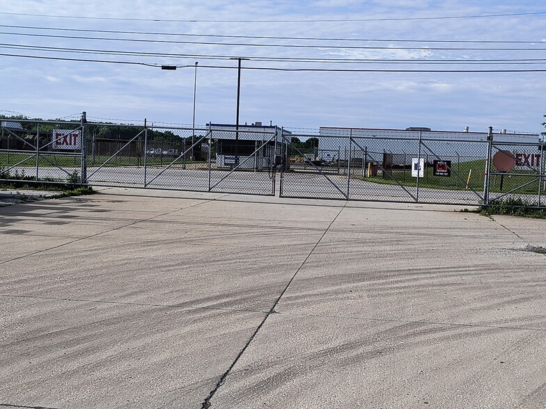 More Photos Of 5211 Oster Rd, Sheffield Village Truck Terminal For Lease