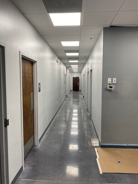 More Photos Of 8010 Sunport Dr, Orlando Light Distribution For Sale