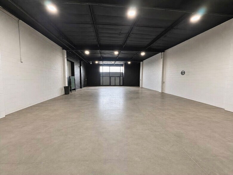 More Photos Of 353 S Clarence St, Los Angeles Warehouse For Lease