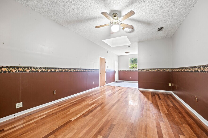 More Photos Of 164 NE Laguna Dr, Lake City Office For Sale