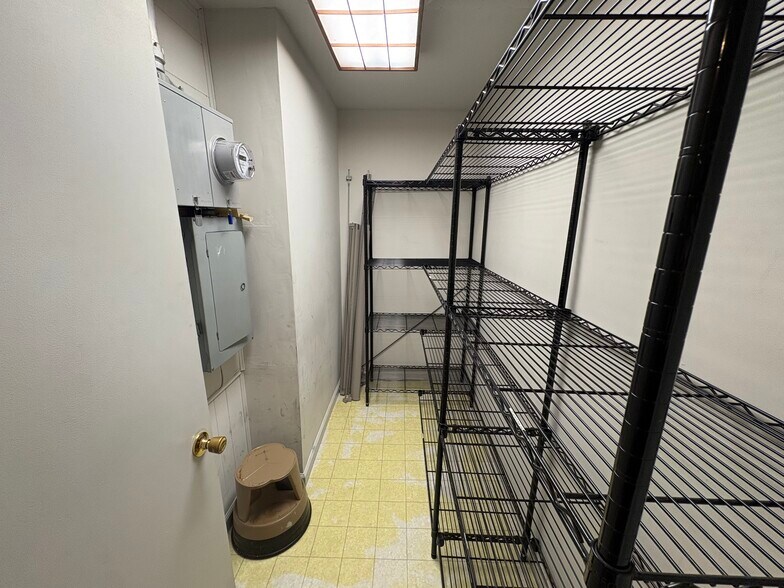 More Photos Of 109 Main st, Delphi Office For Lease