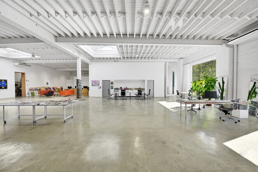 More Photos Of 1624 George St, Ridgewood Warehouse For Sale