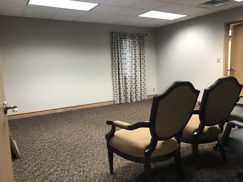 More Photos Of 2110-2120 S Broadway, Edmond Office For Lease