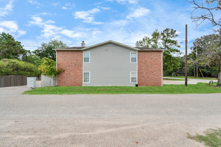 More Photos Of 214 Longstreet Rd, Willis Apartments For Sale