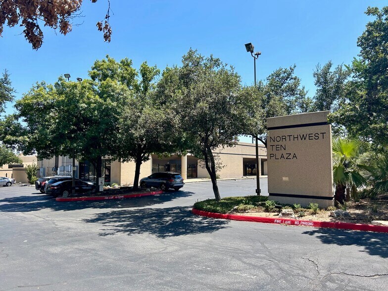 More Photos Of 459-599 Spencer Ln, San Antonio Unknown For Lease