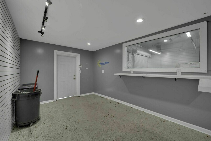 More Photos Of 6625 Grove Ave, Windsor Mill Carwash For Lease