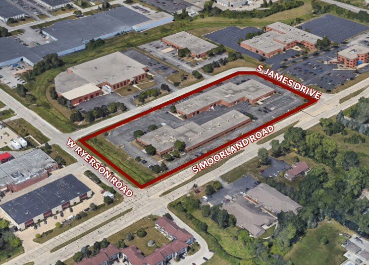 More Photos Of 2801-2827 S Moorland Rd, New Berlin Unknown For Lease