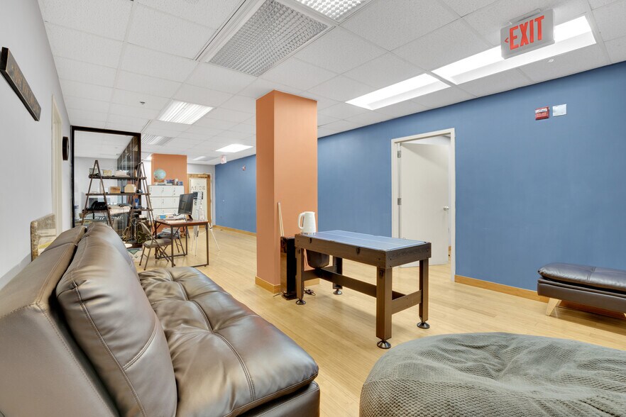 More Photos Of 7535 Little River Tpke, Annandale Office Residential For Sale