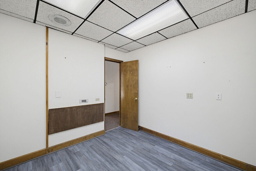 More Photos Of 114 S Park Ter, Eden Medical For Sale