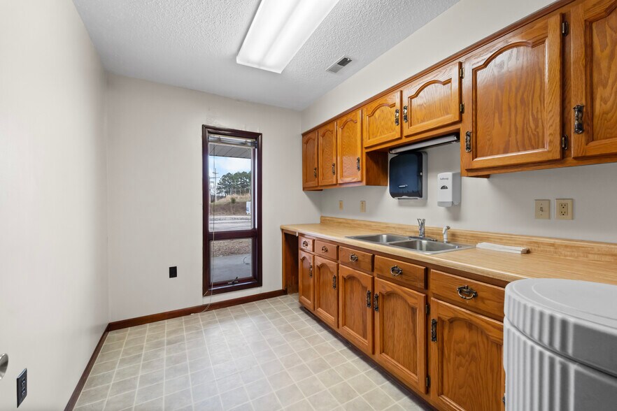 More Photos Of 209 W Main St, Linn Warehouse For Sale