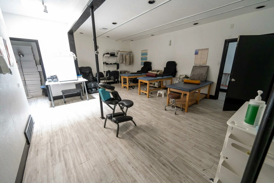 More Photos Of 517 N Carrier Pky, Grand Prairie Medical For Lease