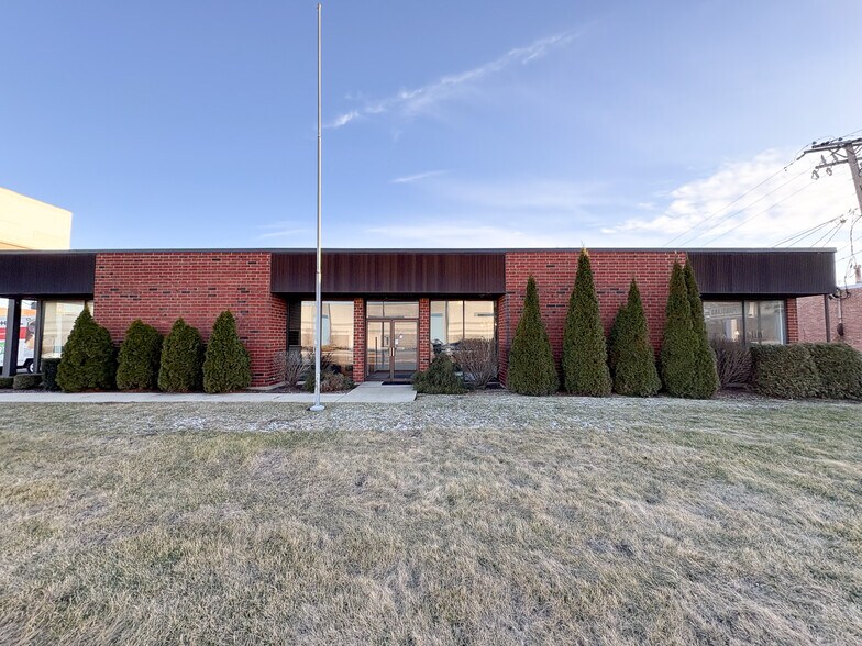 More Photos Of 33W401 Roosevelt Rd, West Chicago Office For Lease