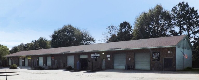 Primary Photo Of 1911 Old Covington Rd NE, Conyers Service For Sale