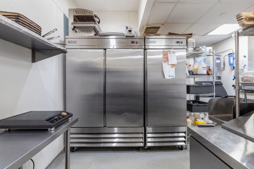 More Photos Of 6811 Hickory St, Tinley Park Bar For Sale