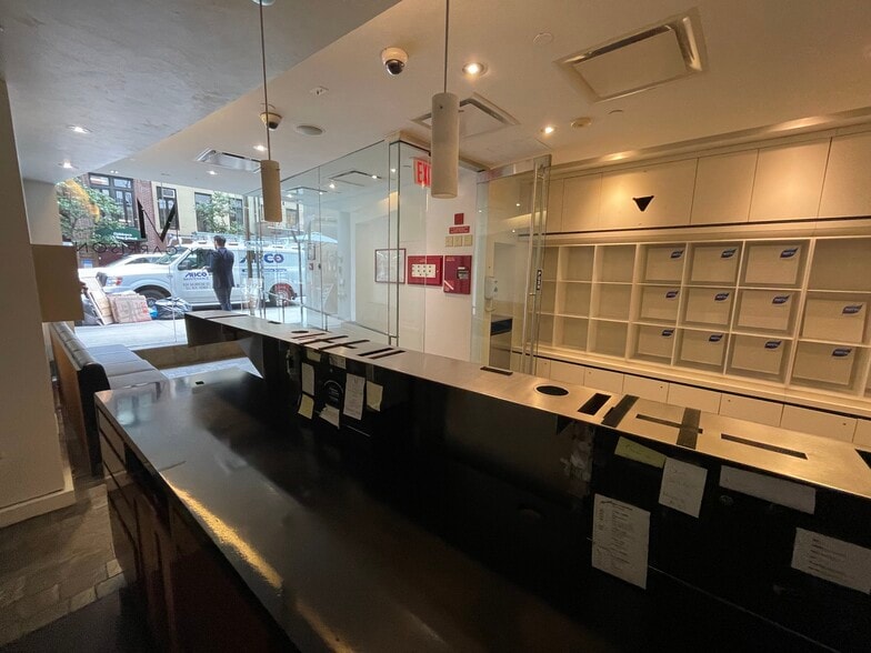 More Photos Of 108 E 60th St, New York Storefront Retail Office For Sale