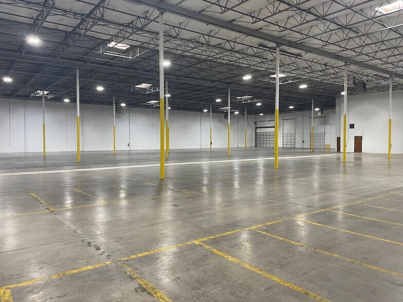 More Photos Of 3605-3665 La Reunion Pky, Dallas Distribution For Lease