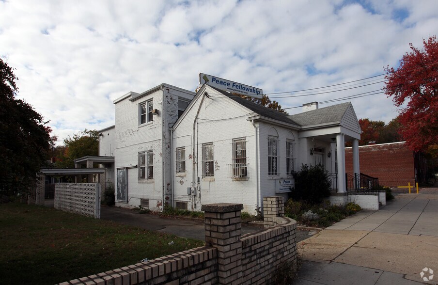 More Photos Of 4339 Hunt Pl NE, Washington Medical For Sale