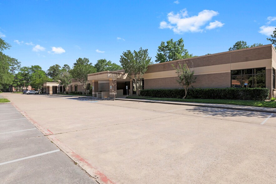 More Photos Of 800 Riverwood Ct, Conroe Medical For Sale