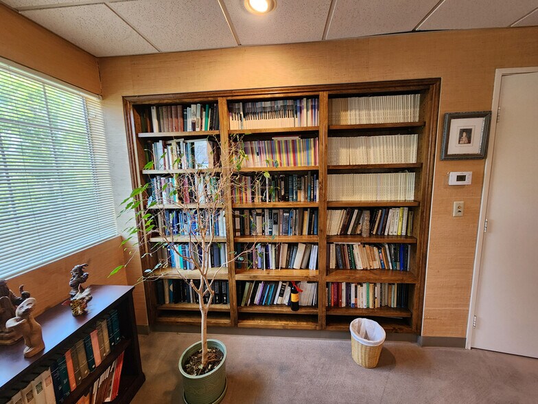 More Photos Of 1240 S Westlake Blvd, Westlake Village Medical For Sale