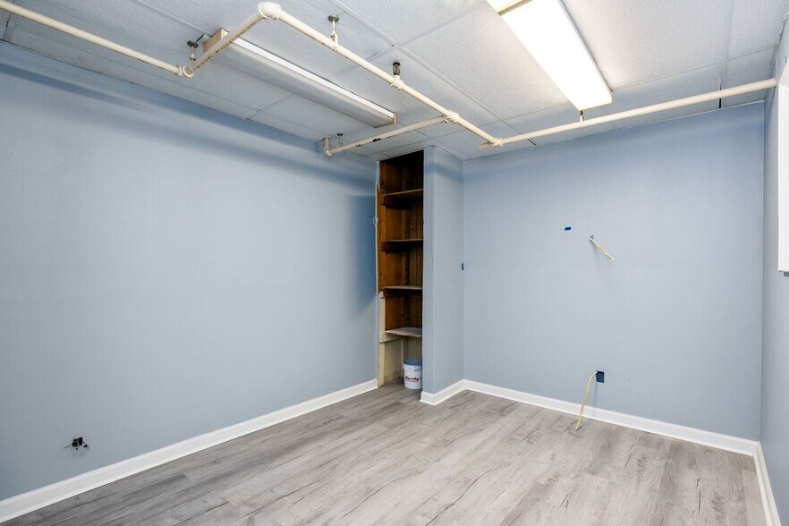 More Photos Of 335 Baxter Ave, Louisville Warehouse For Lease