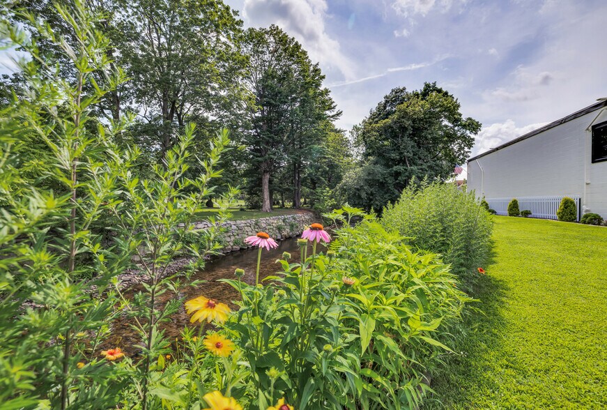 More Photos Of 300 Riverside Ave, Bristol Manufacturing For Sale